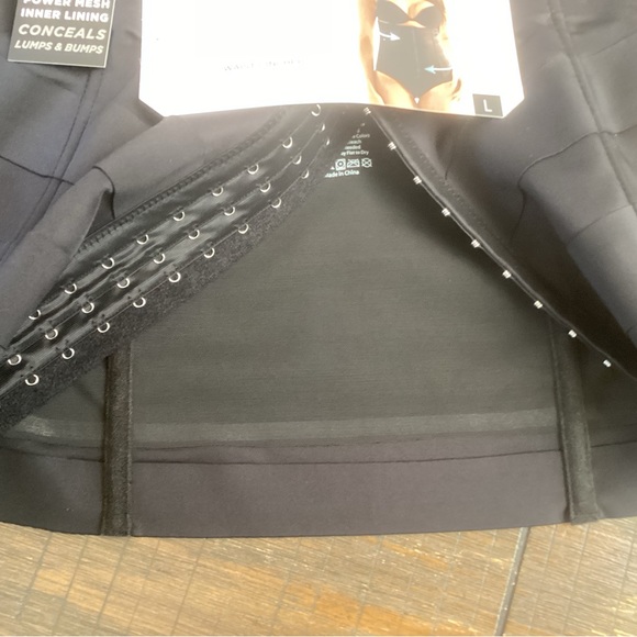 🌸Waist Cincher Firm Control Black - Picture 3 of 9